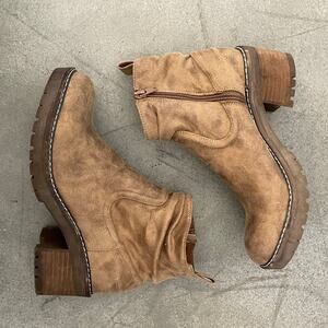 B-B-52 by Bullboxer Women’s Sz 8 Tan Slouch Ankle Boots Moto Western Boho